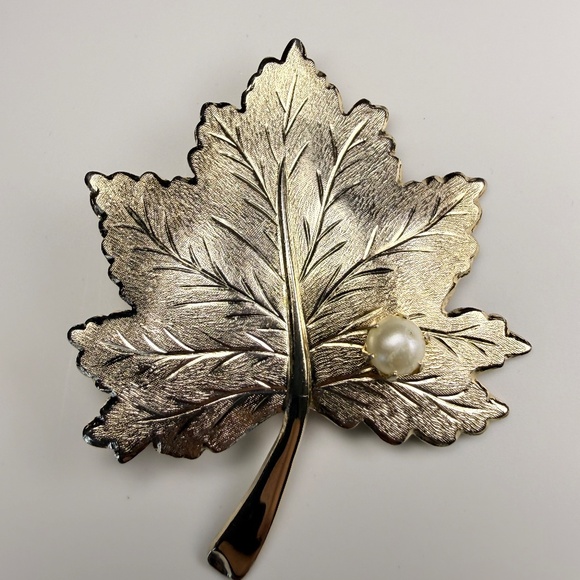 Sarah Coventry Maple Leaf Brooch - Picture 4 of 11